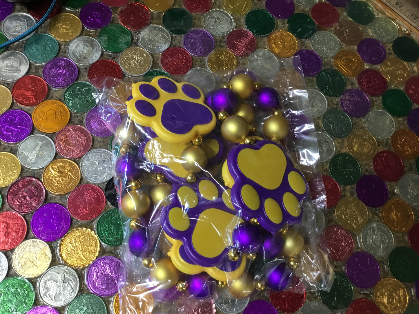 LARGE TIGER PAW W/30MM MATTE GOLD BEAD