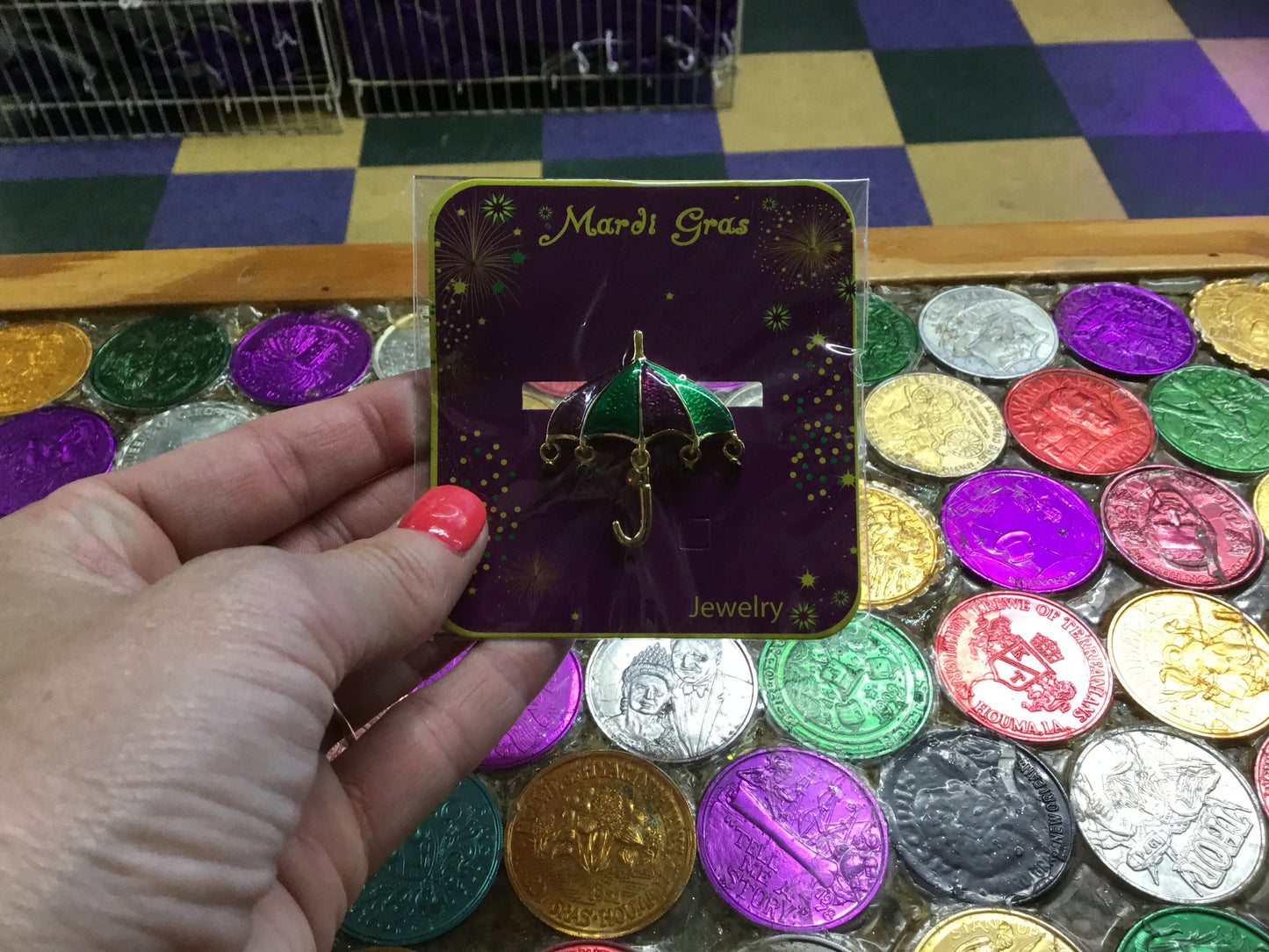 UMBRELLA WITH HANGING STONES PIN