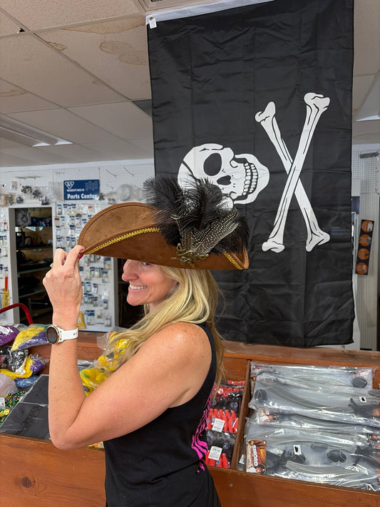 BROWN PIRATE HAT WITH BLACK FEATHER