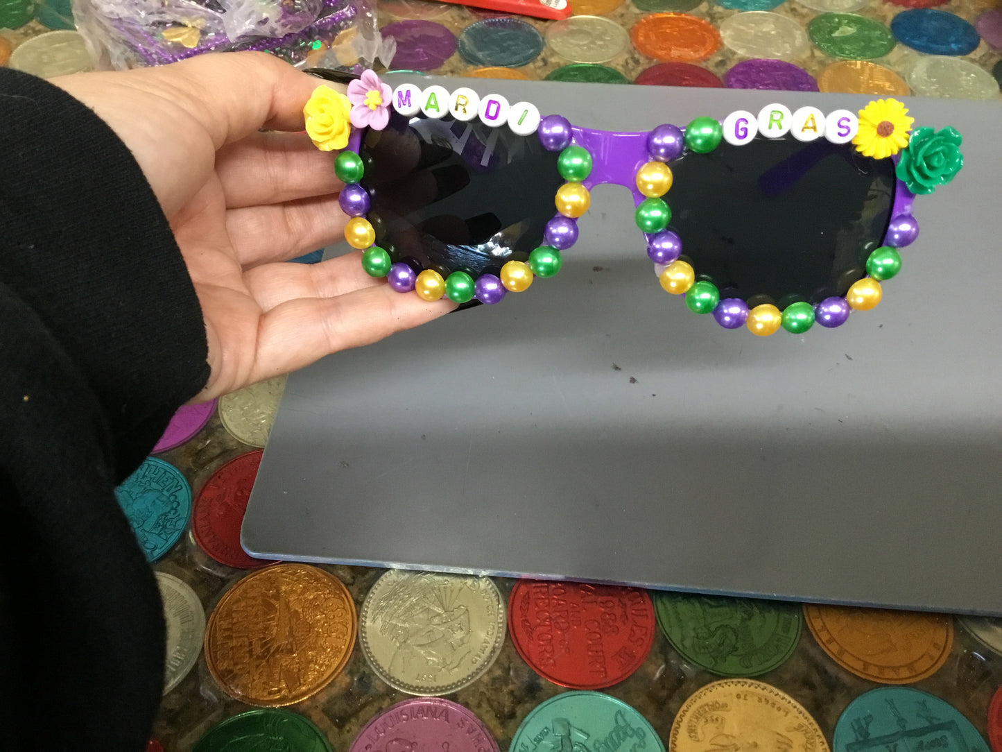 MARDI GRAS WORD SUNGLASSES