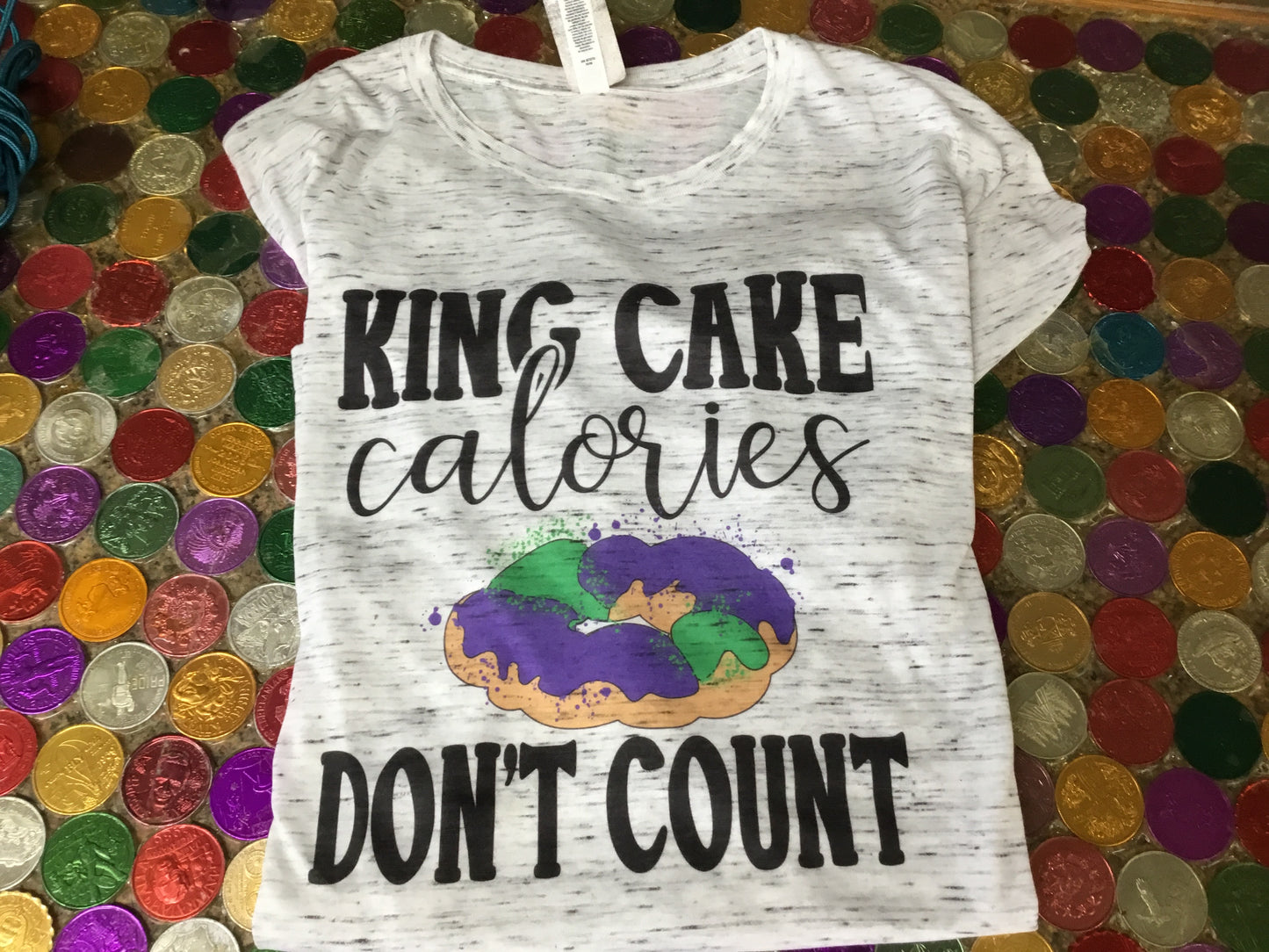 KING CAKE CALORIES DON'T COUNT SHIRT