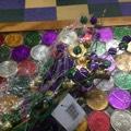 MARDI GRAS SPRAY BALLS & CURLY 24"