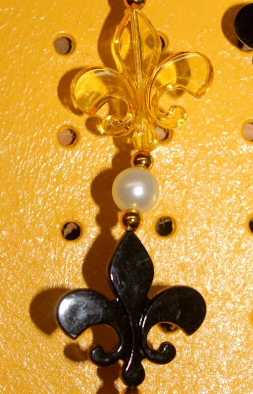 WHITE PEARL w/BLACK AND GOLD ACRYLIC FLEUR DE LEIS