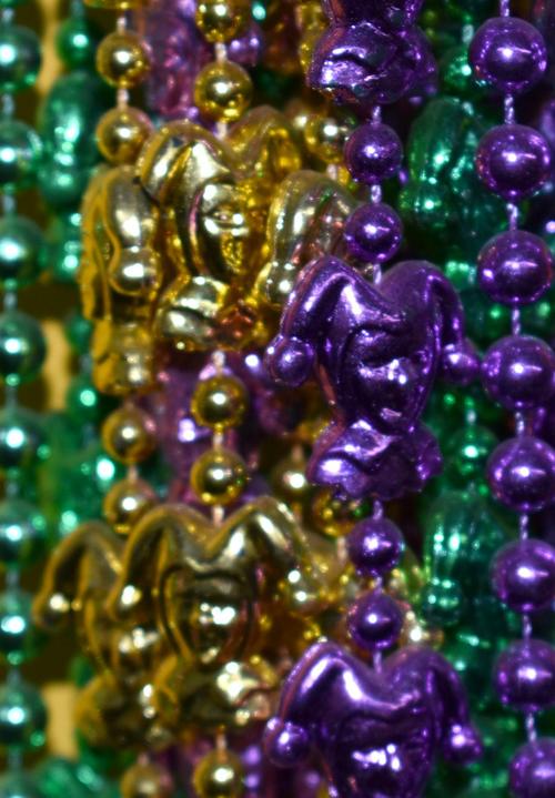 JESTER 48" BEAD PURPLE GREEN & GOLD