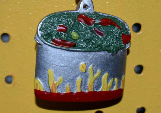 BOILING POT MEDALLION W/FOOD & CRAWFISH